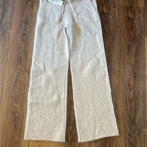 Monrow sweater lounge sweats  new with tags size sm.Slit at the bottoms